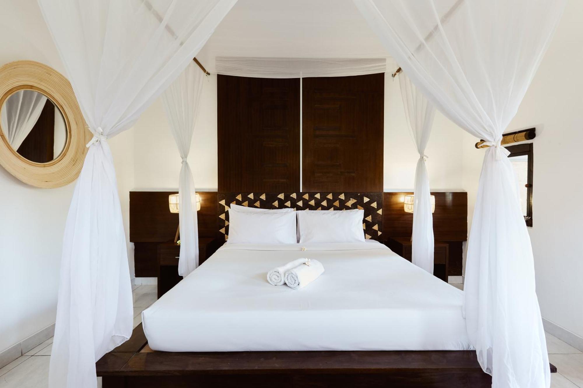 Outpost Hotel 3*
